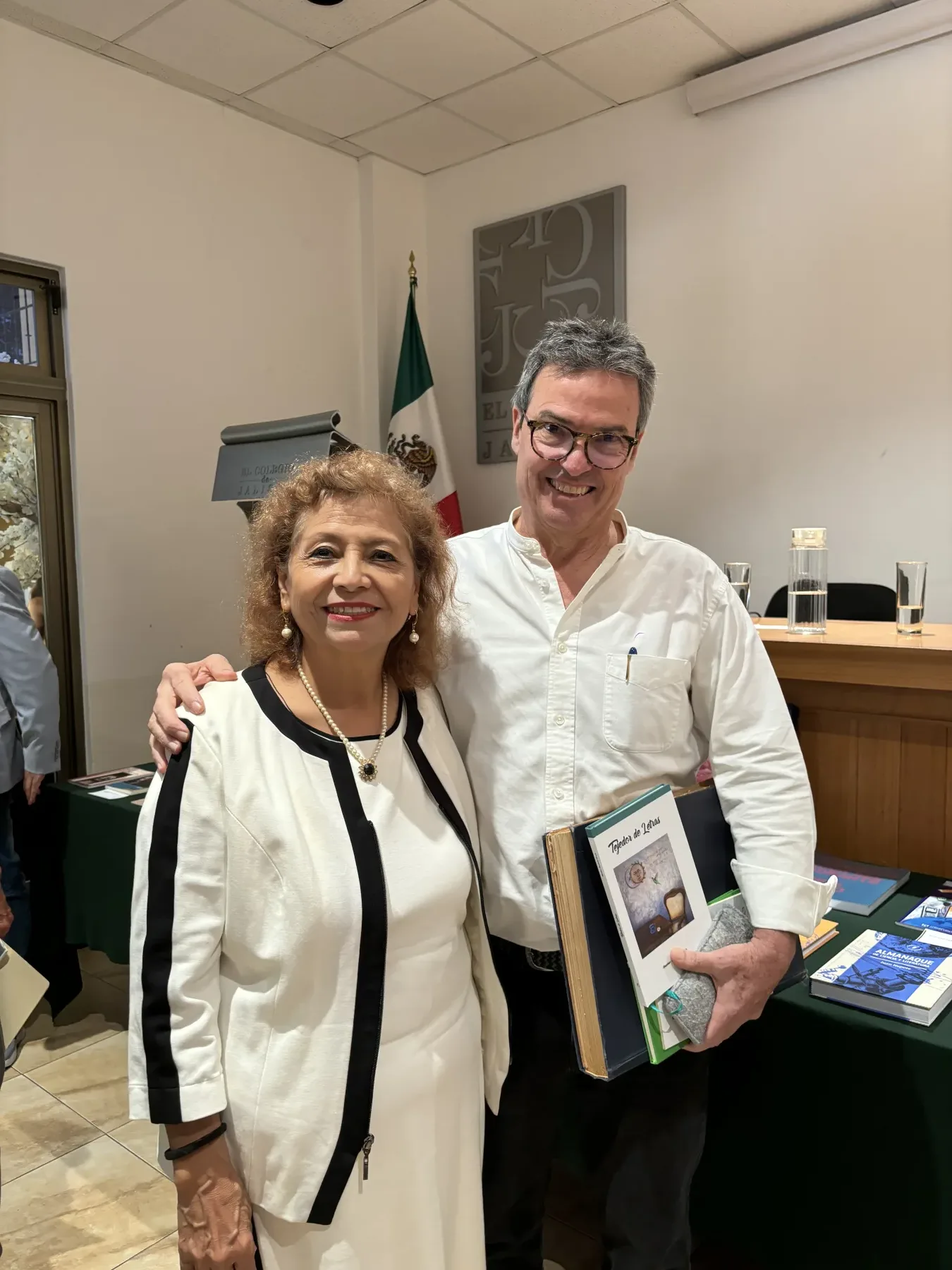 En la inauguración de la Expo Libros de periodistas de Jalisco con Diego Petersen Farah periodista y escritor quien dio la primera conferencia para iniciar este ciclo en el Colegio de Jalisco.